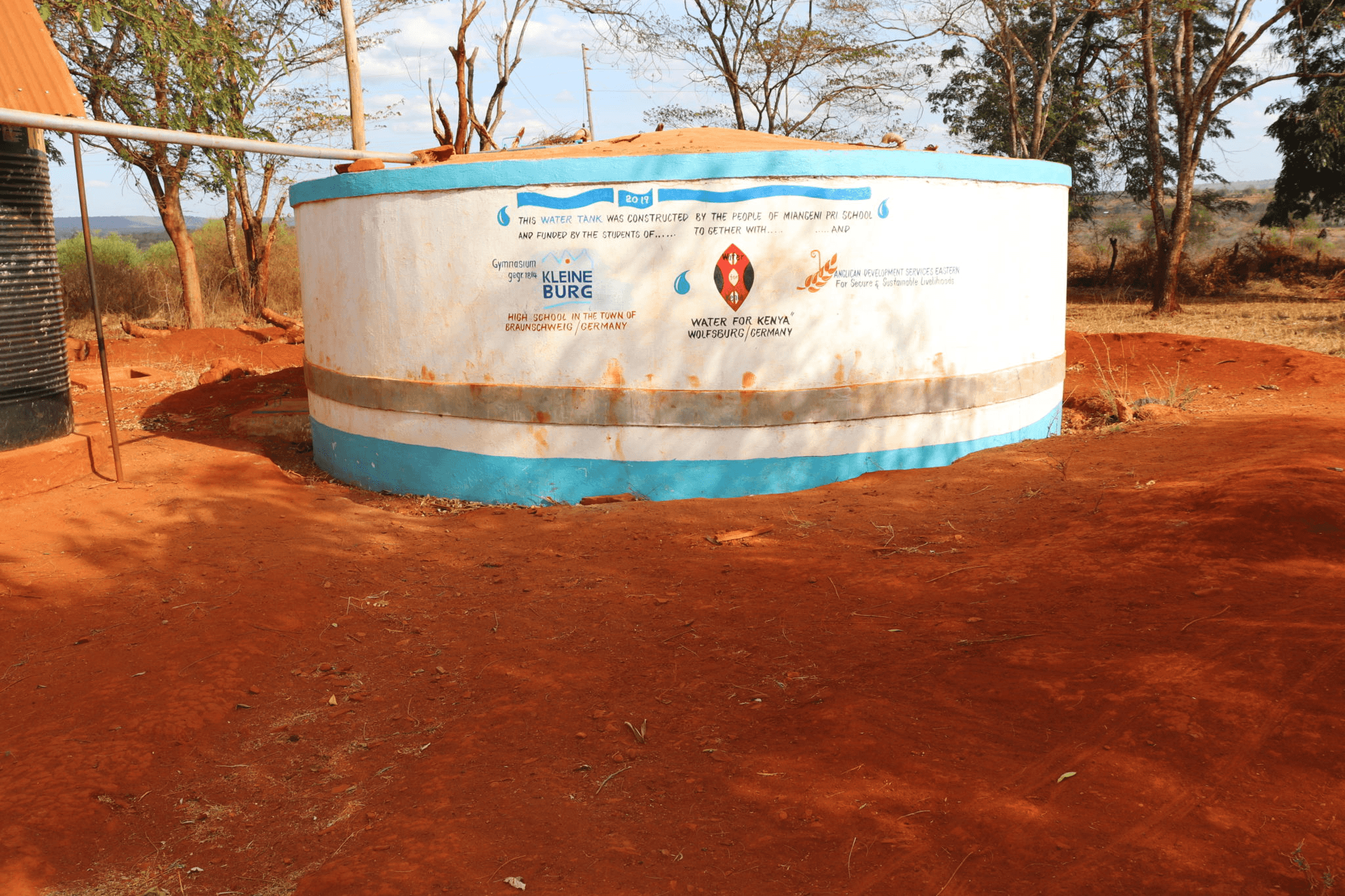 Blick von oben auf die Miangeni Primary School